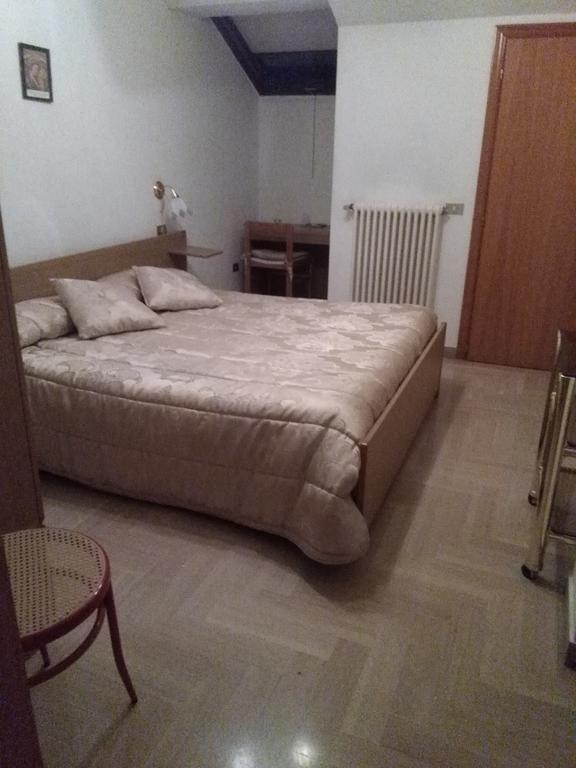 Affittacamere Via Carducci Gubbio Exterior foto